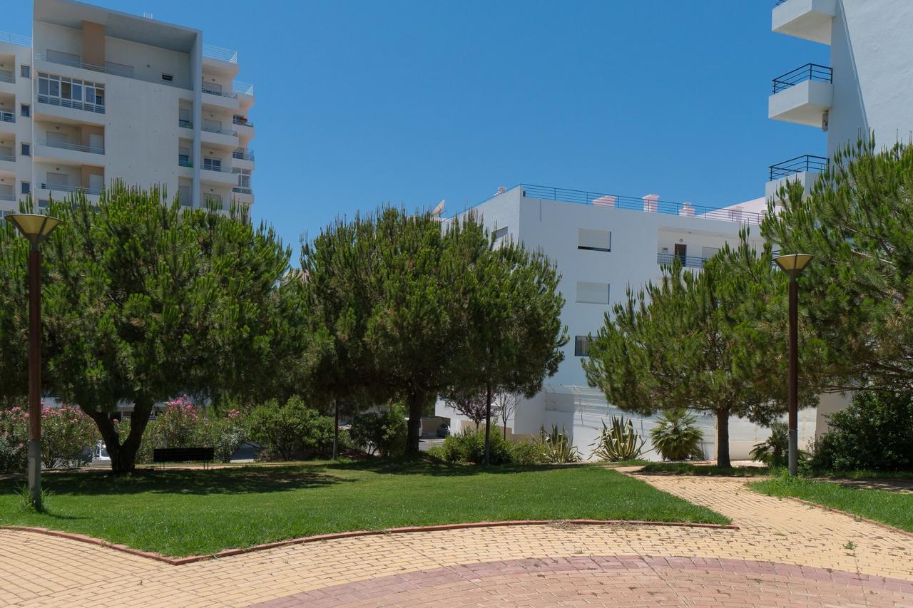 Colina Ferias- Garagem & Wifi Apartment Quarteira Exterior photo
