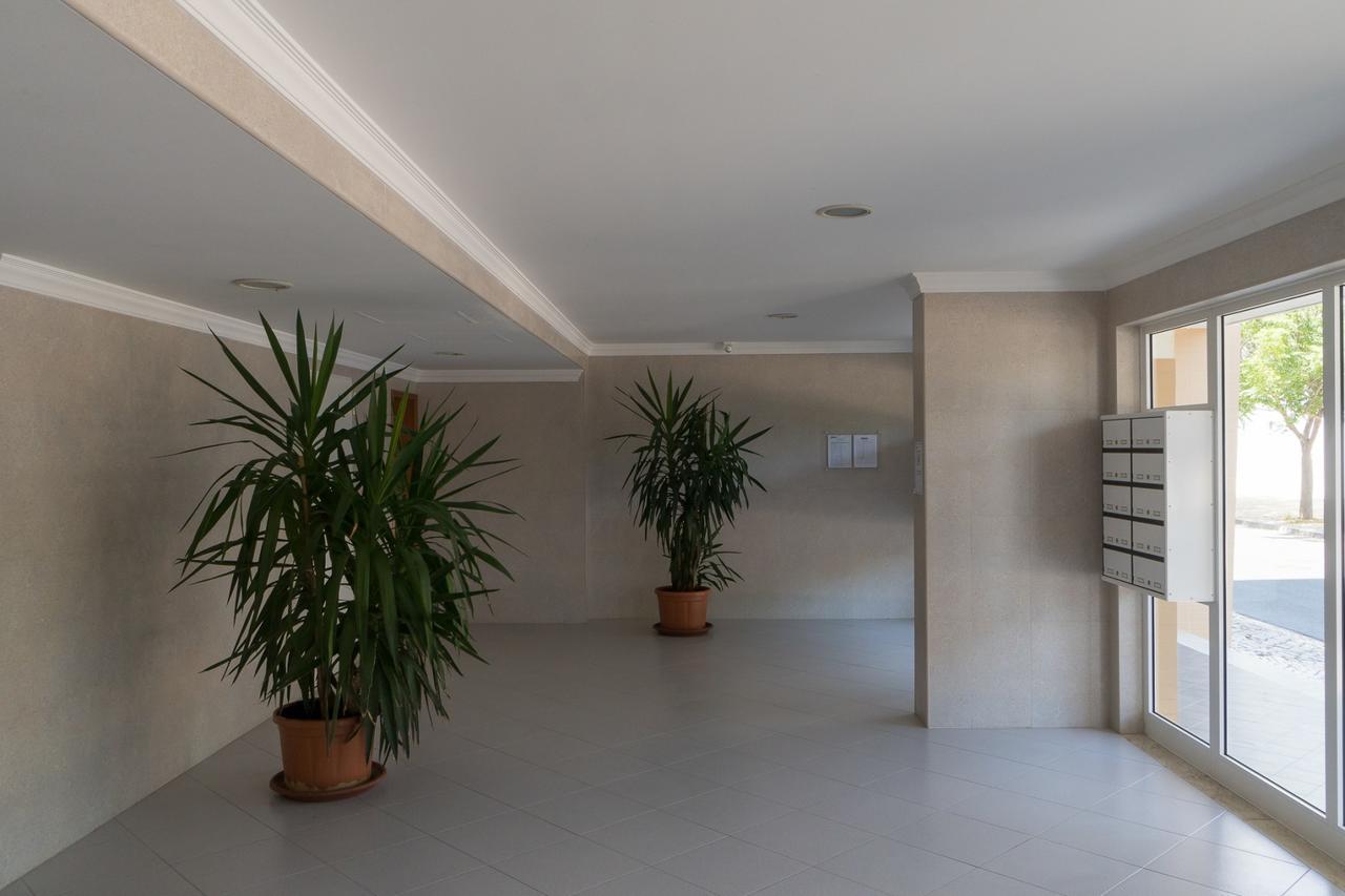 Colina Ferias- Garagem & Wifi Apartment Quarteira Exterior photo